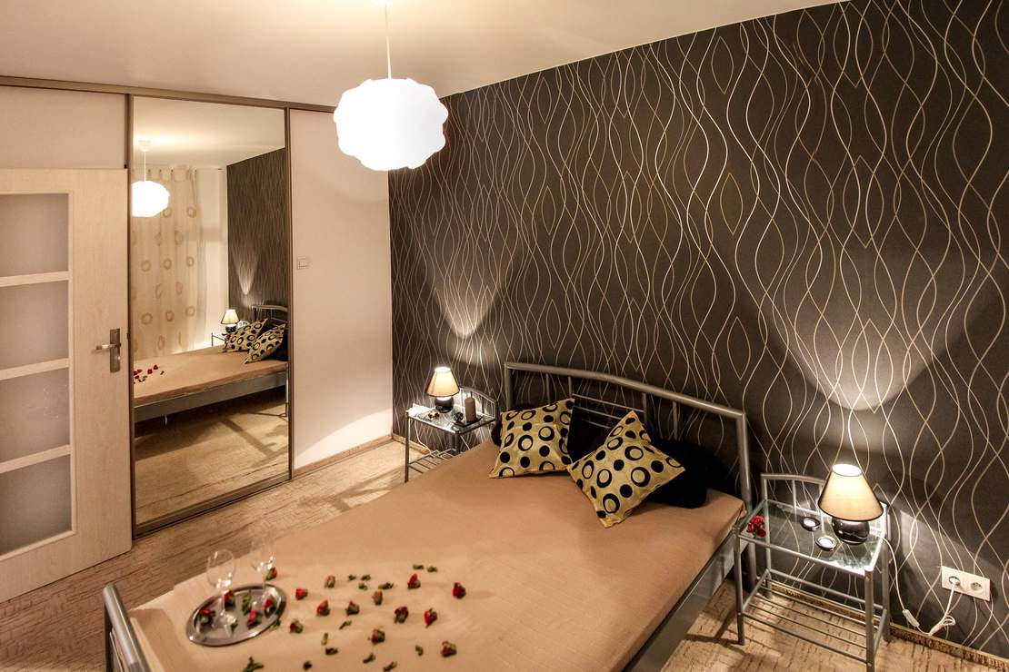 Panele ścienne w sypialni: tak czy nie?