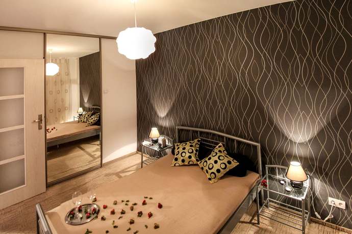 Panele ścienne w sypialni: tak czy nie?