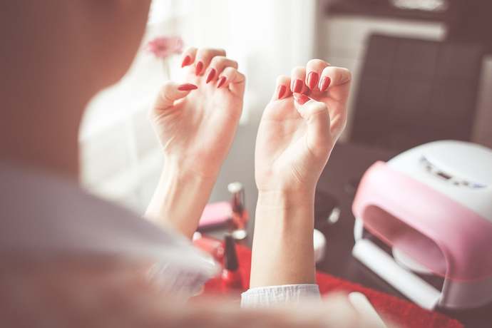 Akryl do paznokci - jak przedłużyć płytkę krok po kroku?