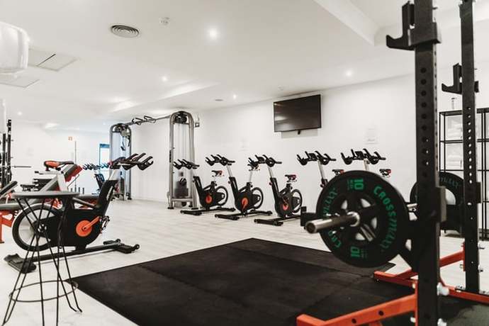 Jak wybrać najlepszą siłownię dla początkujących?