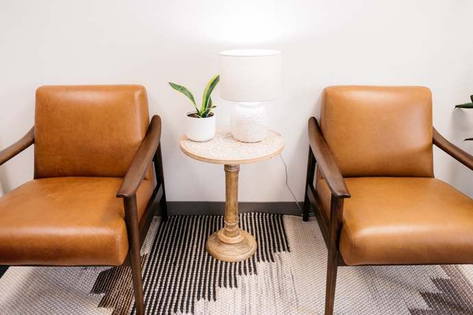 Stare meble - naprawiać czy wymieniać na nowe?