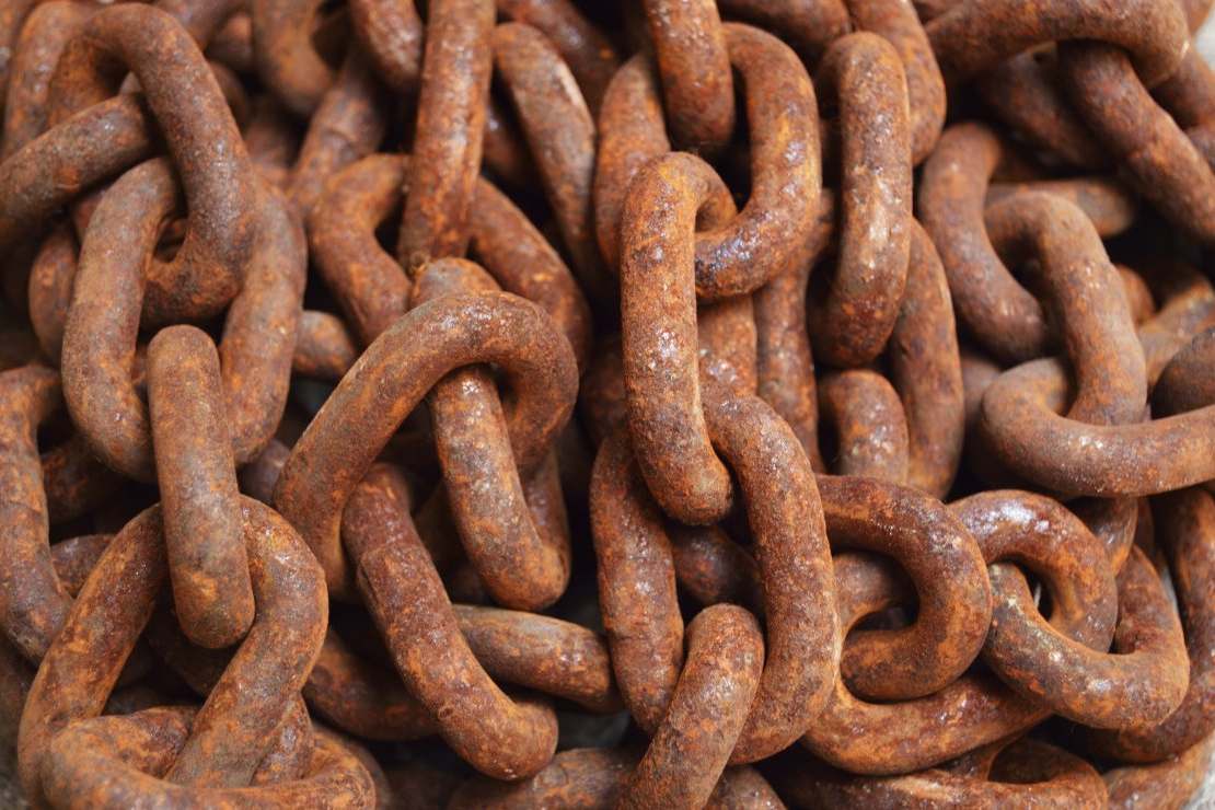 Walka z korozją – ważny element logistyki i magazynowania