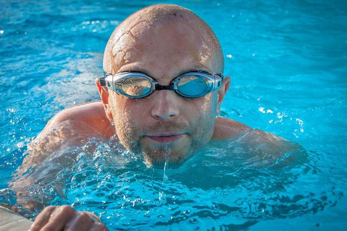 Jak wybrać okulary do pływania? Kompleksowy poradnik
