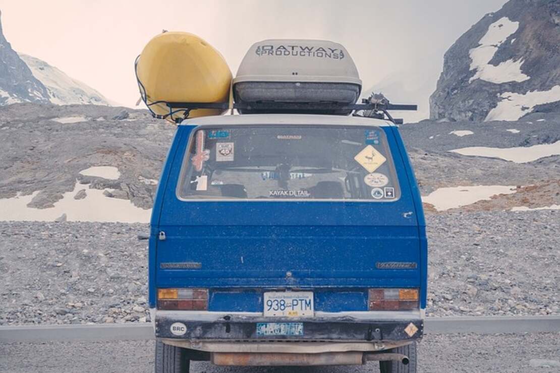 Boksy dachowe na samochód – zalety i zastosowania