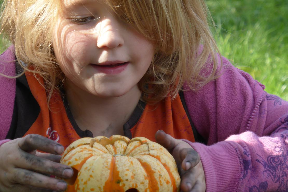 Halloweenowe wróżby i zabawy