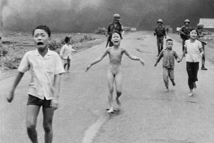 Co się działo z Phan Thi Kim Phuc po ucieczce z bombardowanej wi