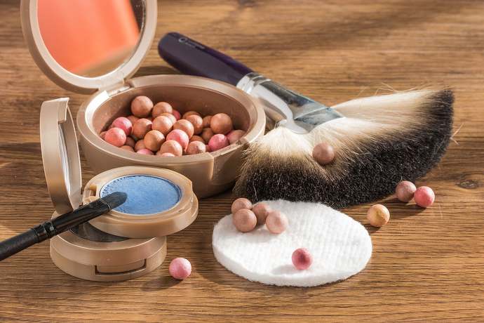 Na co zwrócić uwagę przy zakupie organizera na kosmetyki?