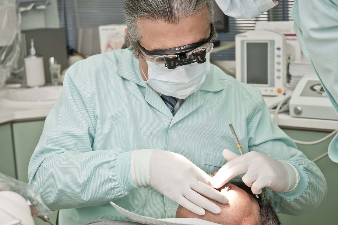 Dziurawa historia stomatologii  - wyrywanie jest dobre na wszyst
