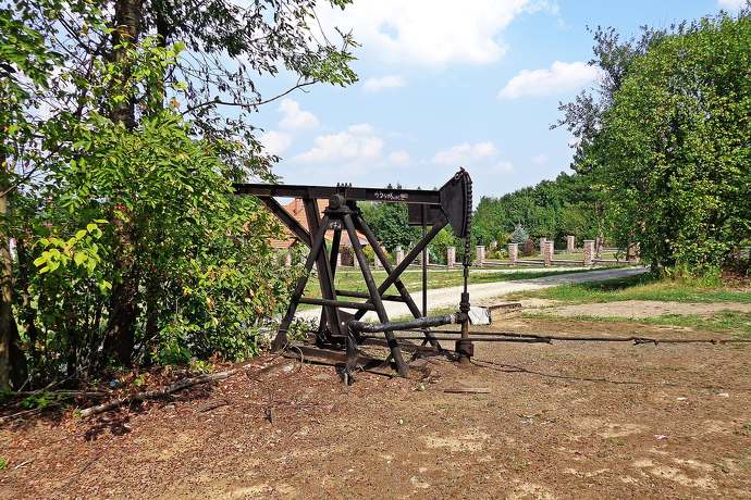 Pierwszy szyb naftowy powstał na terenie polskiej wsi Siary. Czy
