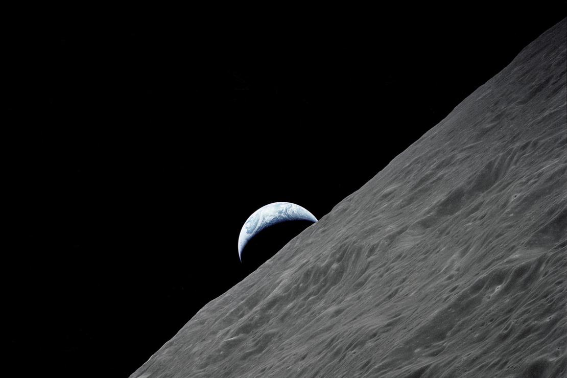 Jak kupić działkę na Księżycu