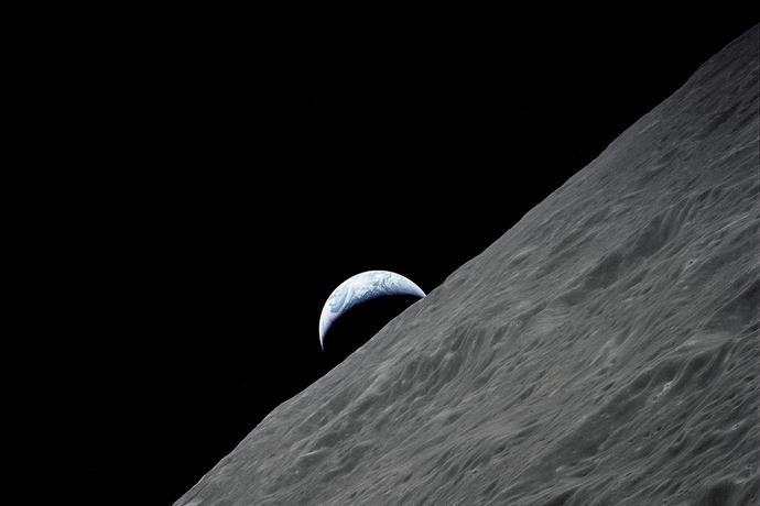 Jak kupić działkę na Księżycu