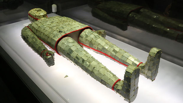 Strój pogrzebowy władcy